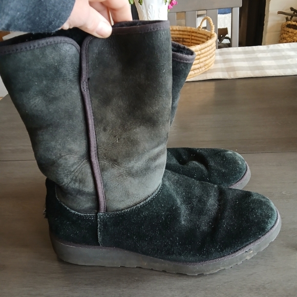 UgGS Women's Black Suede Boots size 11 good condition - Picture 1 of 6